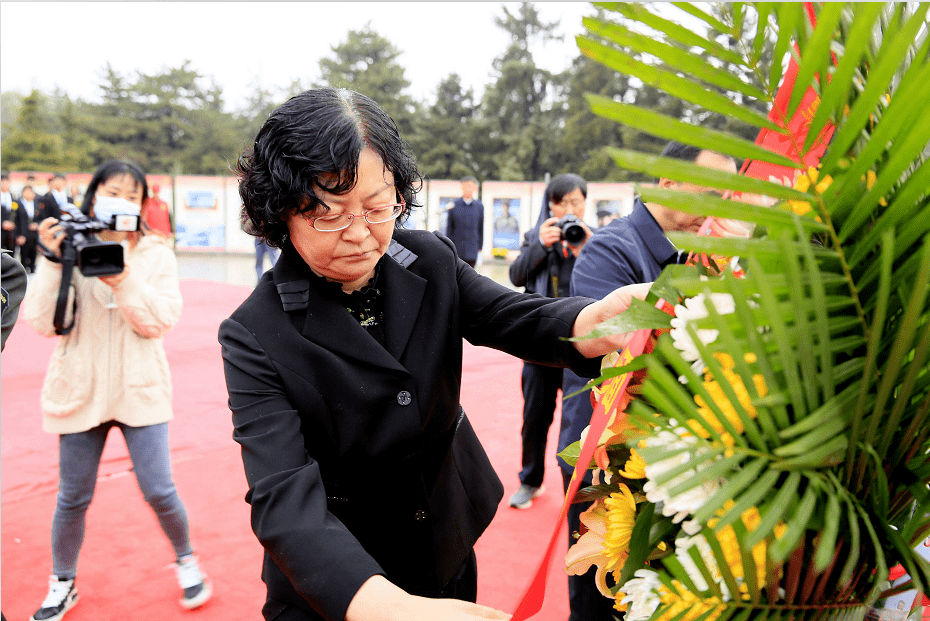 梦回往昔，解读梦到去世的亲人又活过来的深层含义