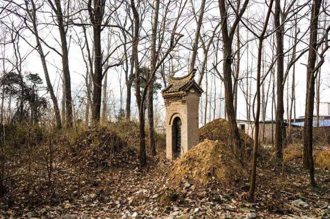 梦境迷思，做梦梦到寺庙和棺材的深层寓意与人生启示