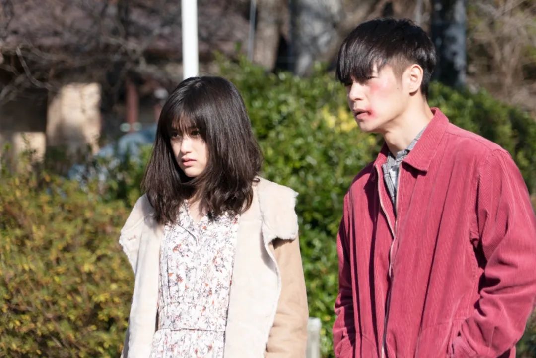 梦魇边缘的自我救赎，解析梦中目睹他人被杀而自己逃脱的深层含义