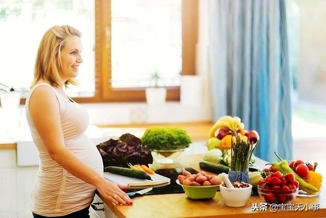 梦见自己怀双胞胎一个流产一个胎气腹中，梦境背后的深层含义与心理解析
