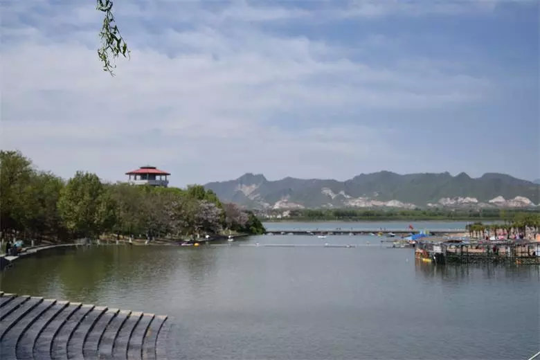 梦境中的碧波荡漾，我梦到游泳池的深层解析