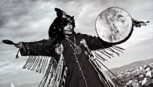 请高人解梦，深入剖析梦见被人追杀的心理奥秘与寓意