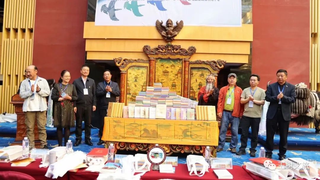做梦梦到与已故之人共游，潜意识的隐喻与心灵深处的启示
