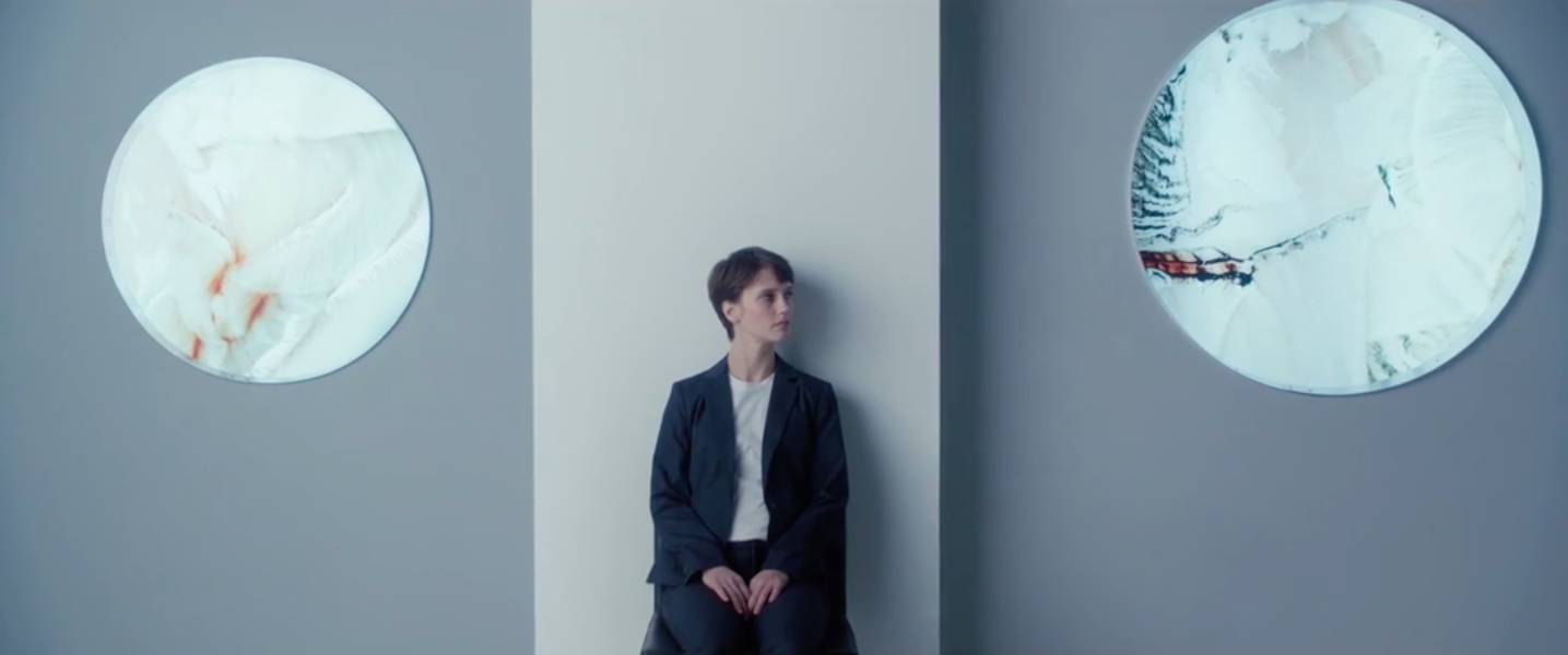 梦境中的双面镜像，探索梦到另一个自己的深层含义与启示