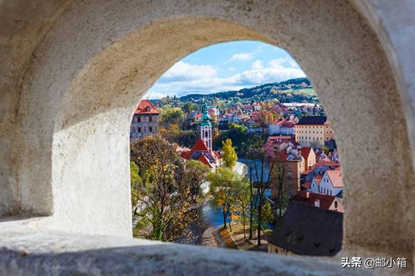 梦到自己从高处坠落，探索梦境背后的深层含义与心理解析