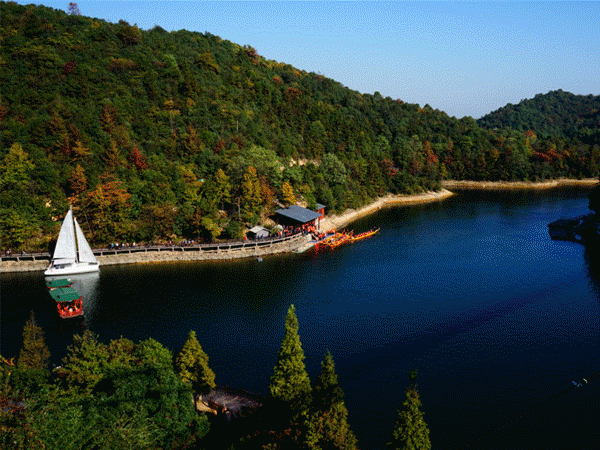 梦境中的重生，解析梦见死人复活并泼水在亲人身上的深层含义