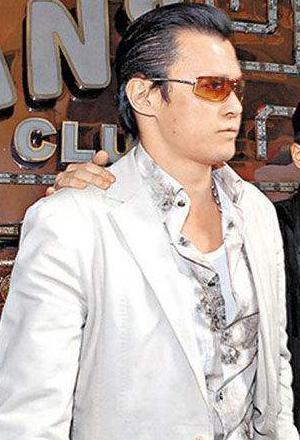 做梦梦到胳膊砍断大量流血，潜意识中的警示与内心冲突的解析