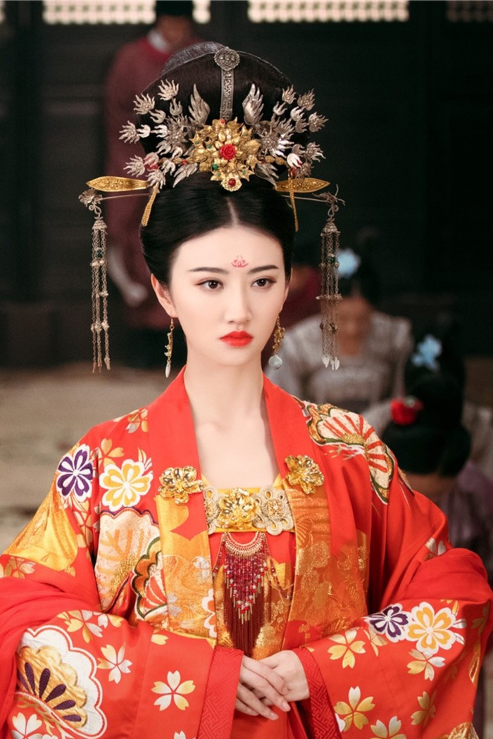 红色嫁衣之梦，解析梦中被刀杀的深层含义