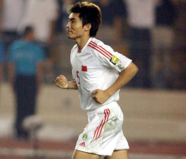 梦游鱼跃，解析梦见大鱼从水中飞跃的深层寓意