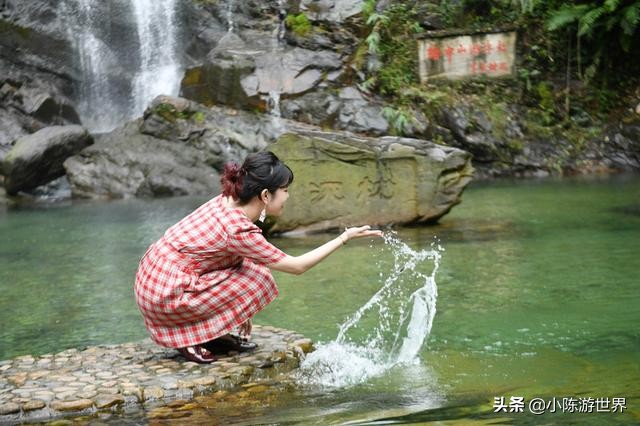 周公解梦，梦见湖水游泳的深层含义与预兆