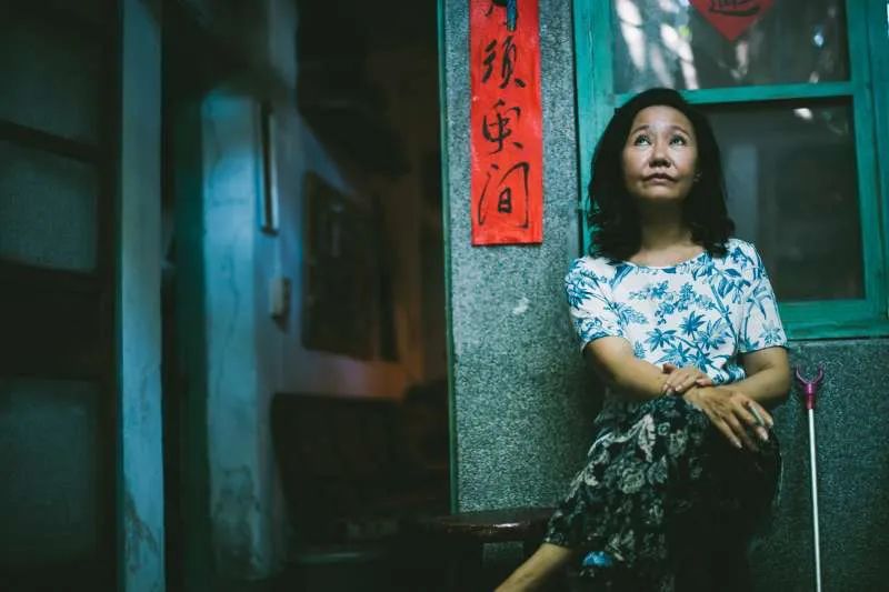 梦见亲人坐牢，梦境背后的深层预示与解析