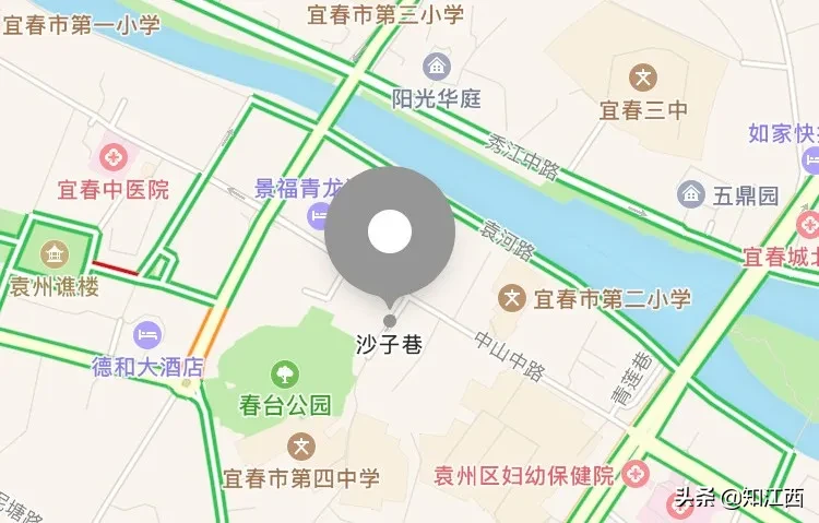 梦之深渊，解析昨晚梦见与友河边坐，水怪咬鞋引深潭的寓意与心理探索