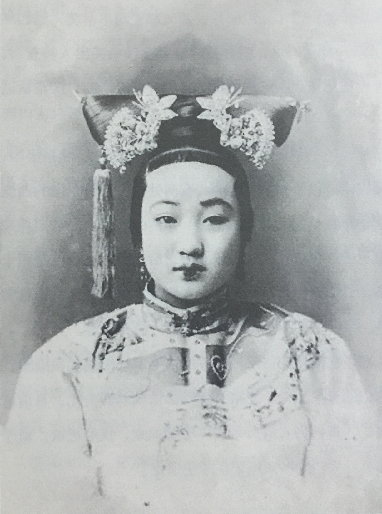 与逝者共度的奇妙梦境，解析梦见与死去之人共食共乐的深层含义