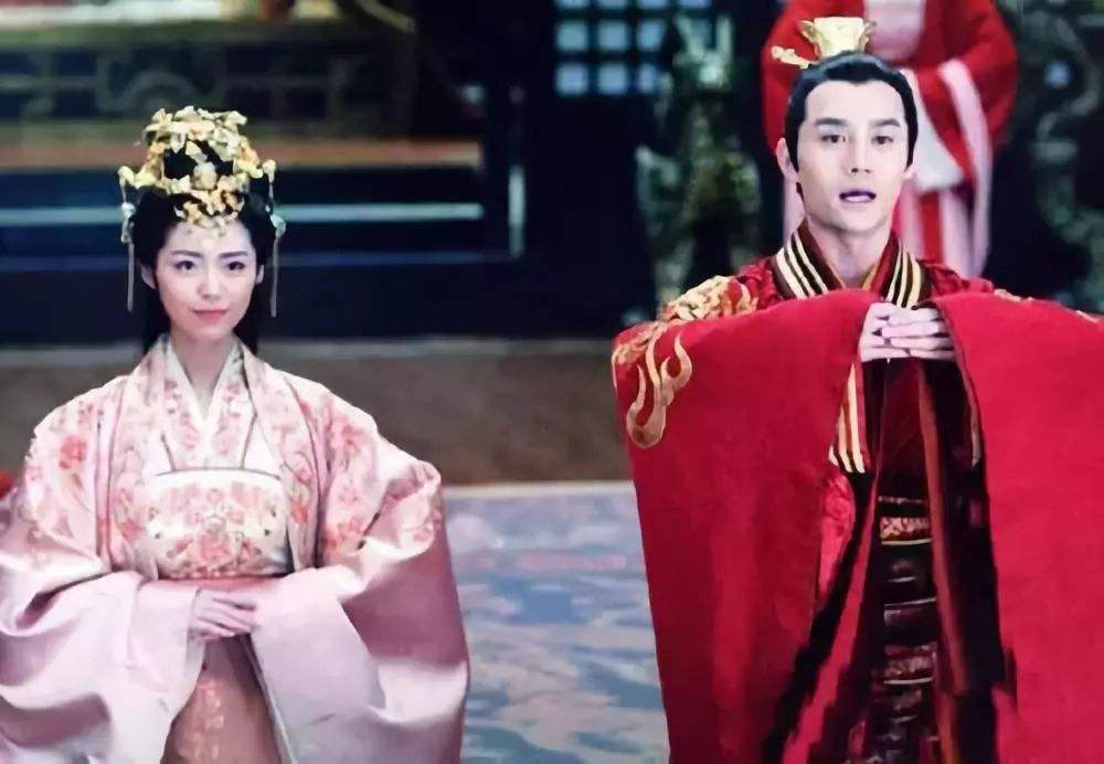 梦境的隐喻，解析梦见一大排牙齿掉了没流血，在此说破祝愿家人平平安安