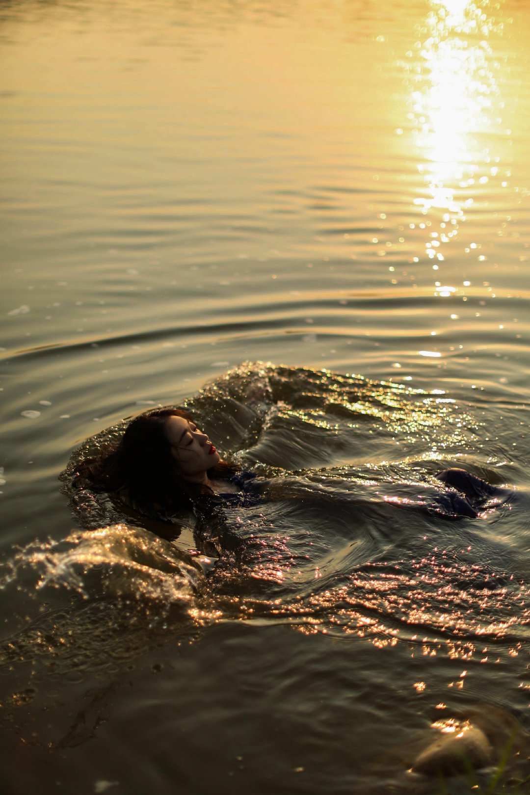 梦境之谜，地上大鱼的寓言与夫妻情感的微妙交织