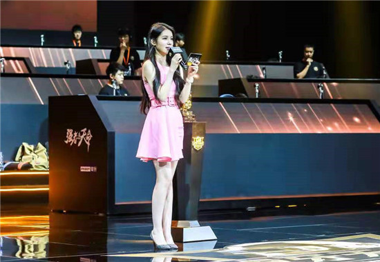 周公解梦，梦穿黑色衣服的女导播，暗藏何意？