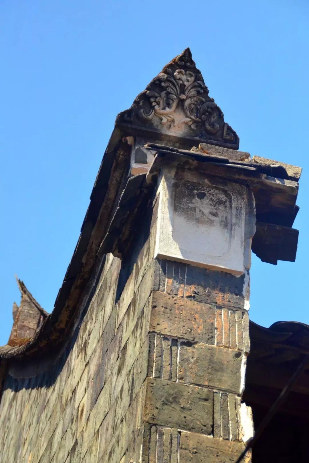 梦回往昔，与逝去爱恋的交错——解析梦到喜欢自己的哥哥他死去的前女友的深层含义