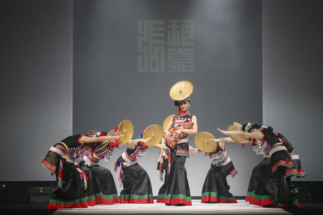 梦回泳池边，母性之爱的错位与觉醒
