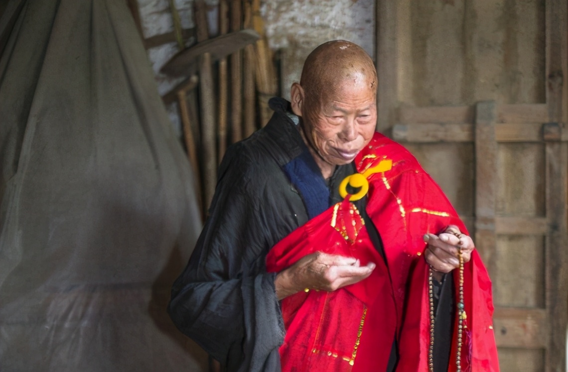 孕期梦境解析，梦见别人剪去我的发丝——寓意与心理解析