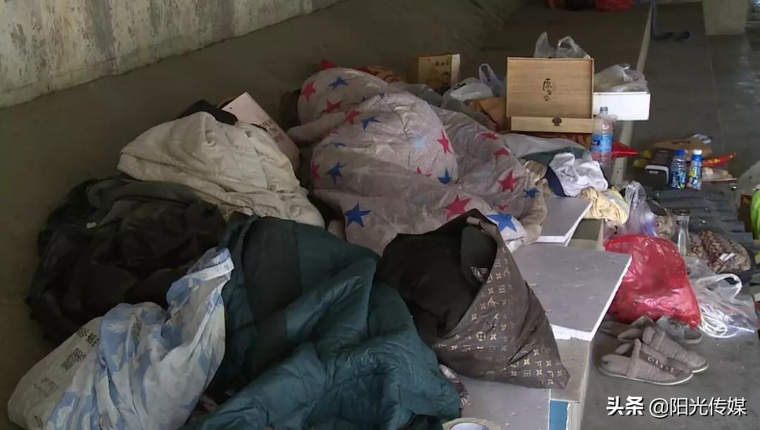 梦境解析，梦见我把亲人推到桥下的水里