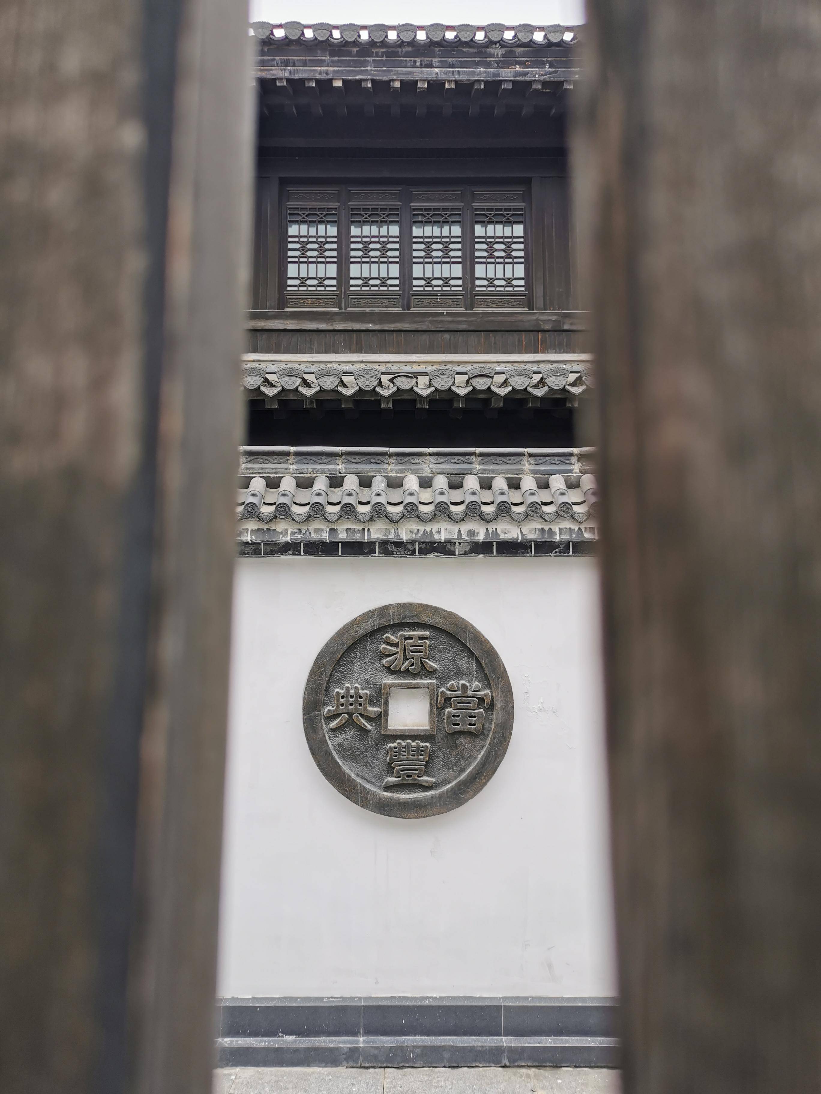 梦回往昔，暗恋的夜与现实的晨