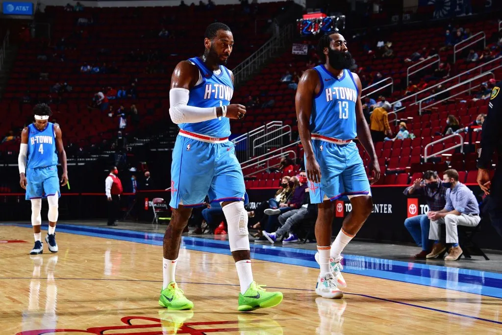 梦境启示，解析梦到别人洗澡滑倒死了的深层含义