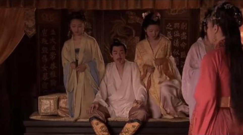 梦见自己和亲人被火烧，梦境背后的深层含义与心理解析
