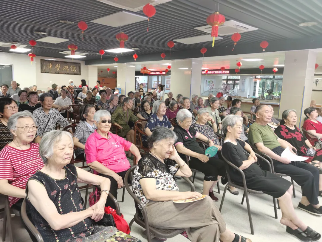 梦回往昔，解读梦见去世奶奶的深层含义——或许，是她以另一种方式想我