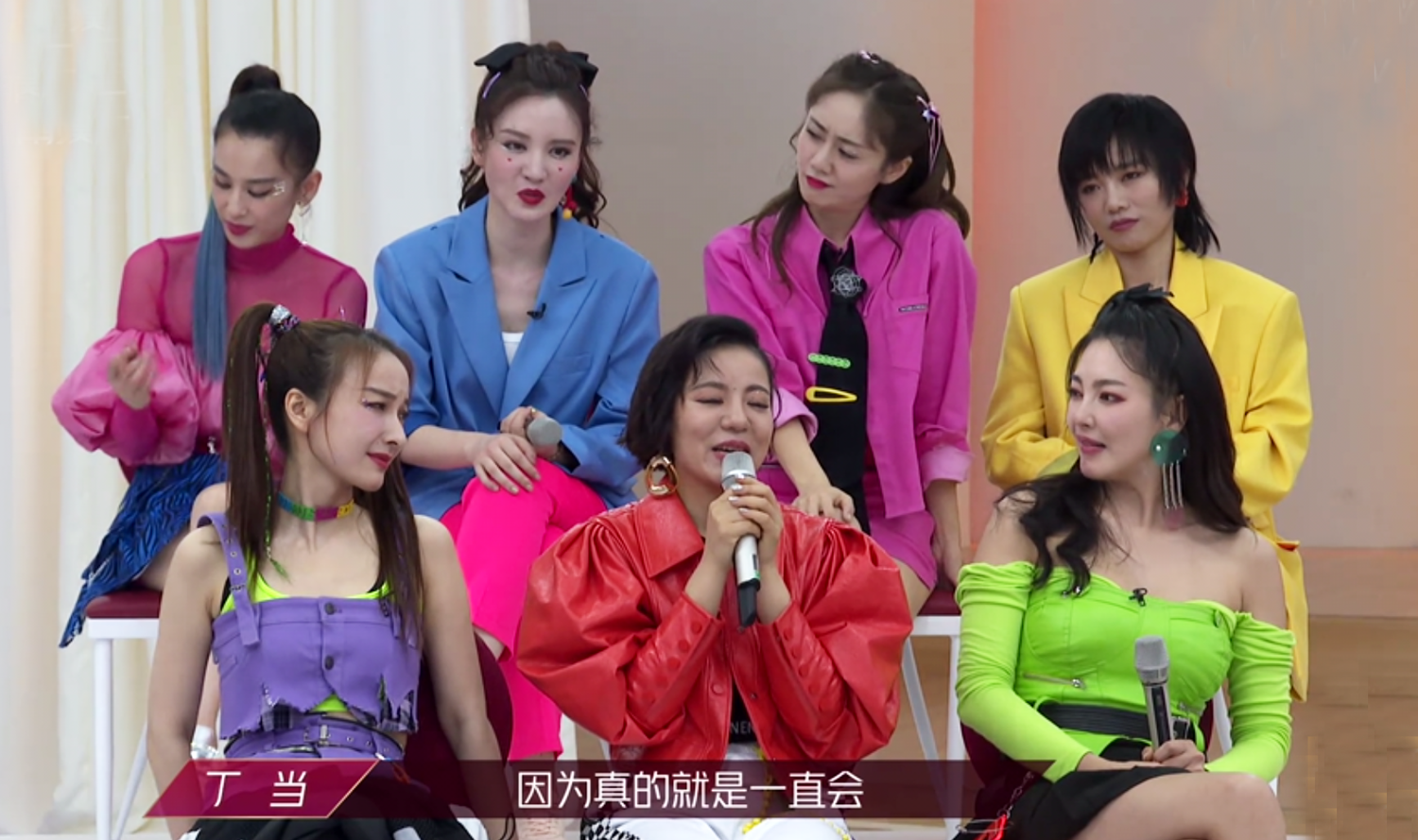 梦回心间，我与她的梦幻交织——探索我在爱情梦境中的自我投射与情感共鸣
