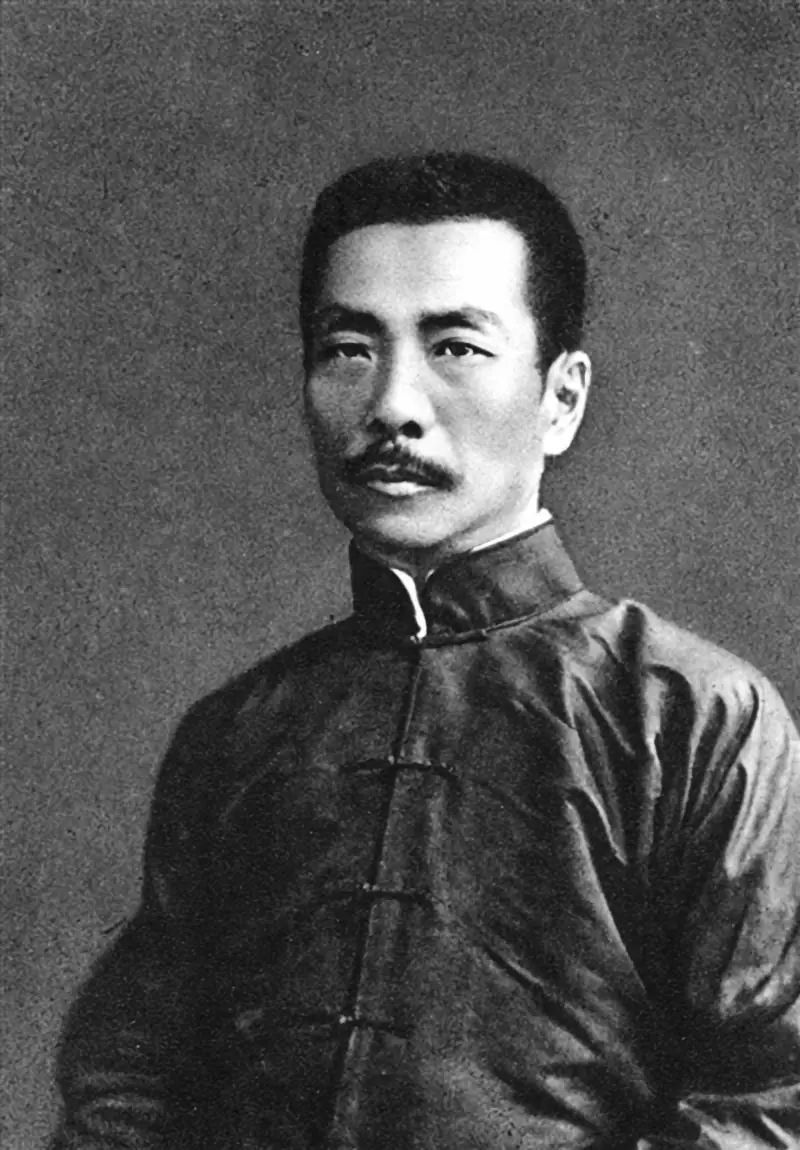 梦的绮丽篇章，求高手解梦——昨晚我梦见自己即将步入婚姻殿堂，好姐妹为我精心妆扮婚纱发型，我却犹豫不决