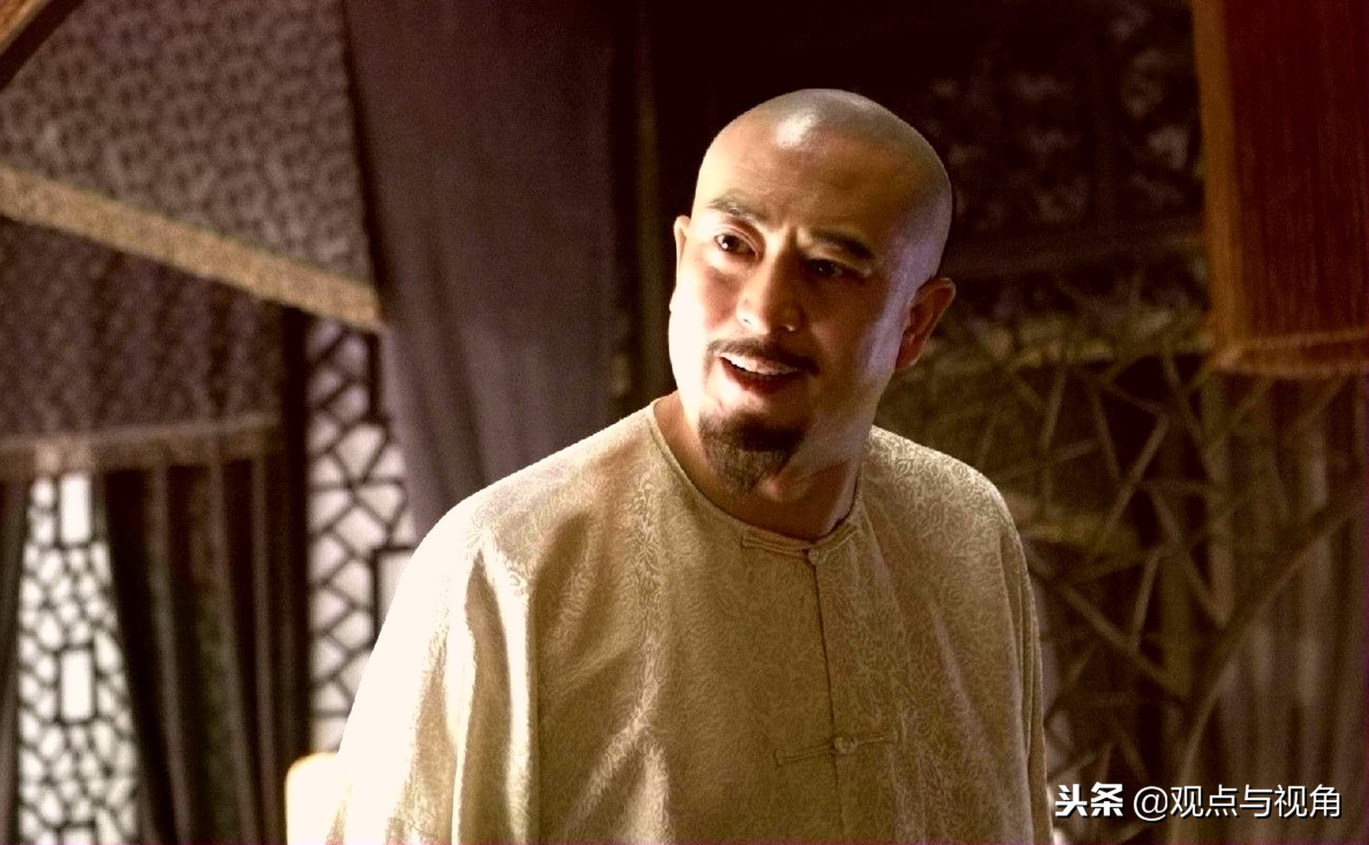 梦境中的冲突与意外，解析梦见自己和别人打架后被椅子砸到腿的深层含义