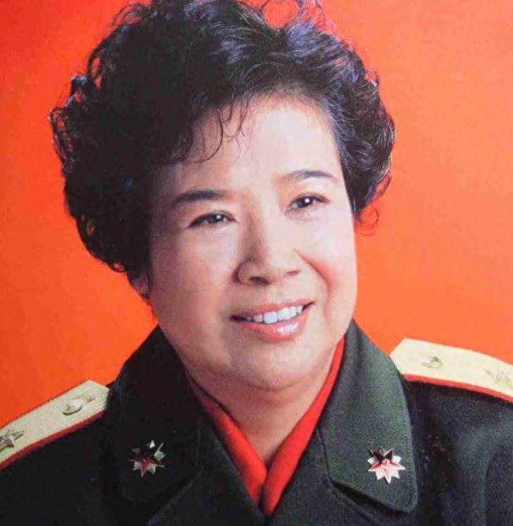 梦到死去的奶奶还活着，梦境背后的深层含义与预兆解析