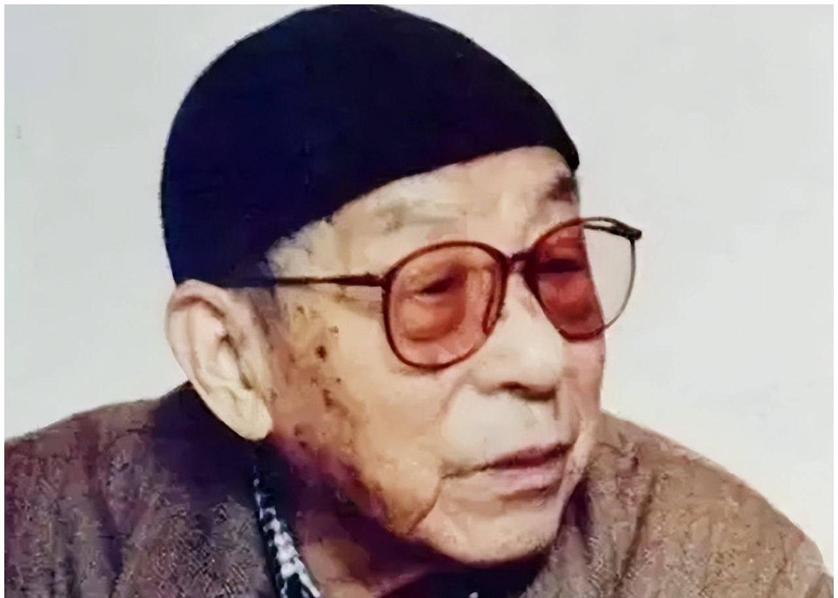 梦回故土，亲人坟茔之变——解梦中的情感与未竟之愿