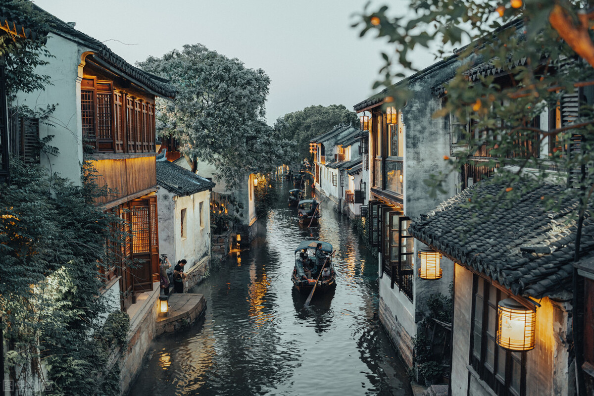 梦境交错，面对他的幻影，探索内心深处的自我认知