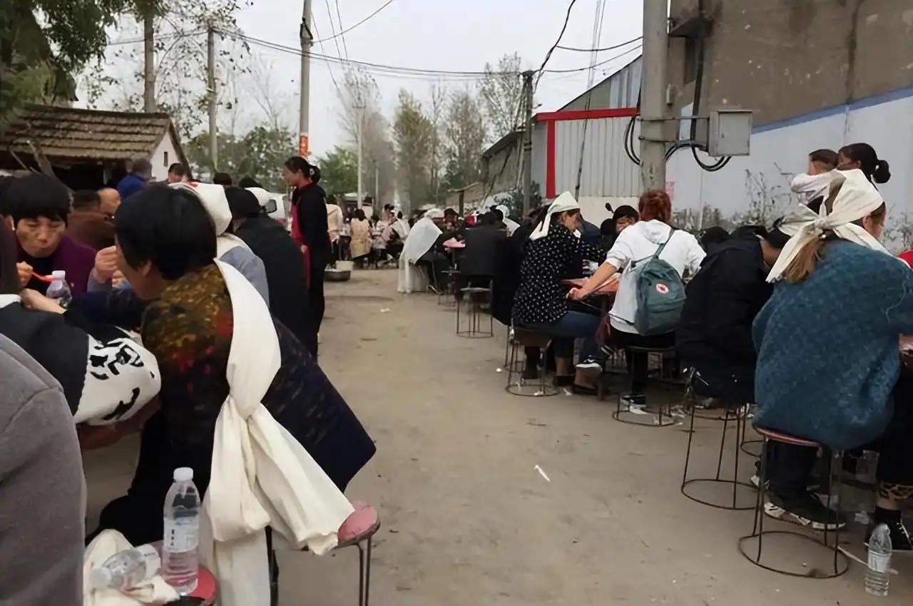 梦境解析，探索梦到别人要挖坟墓要我坐在陌生的坟墓上面的深层含义