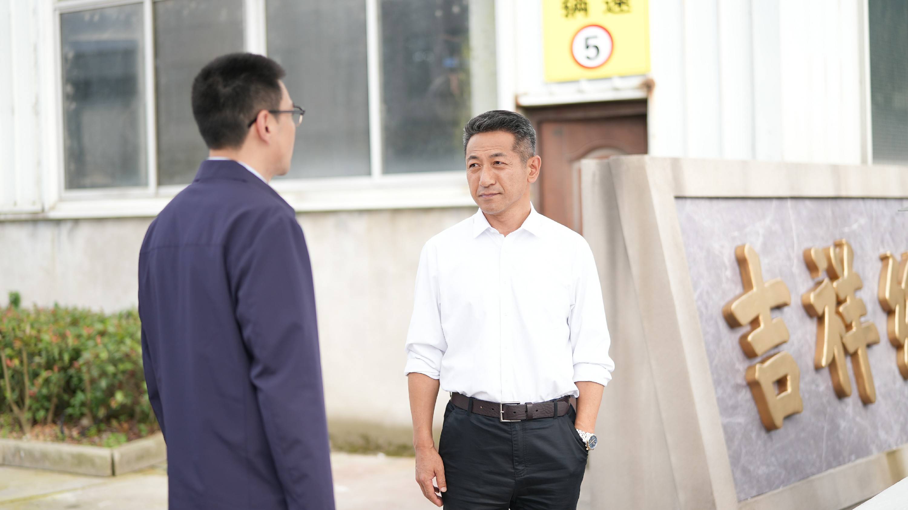 周公解梦，梦到死去的父亲追打自己，意味着什么？