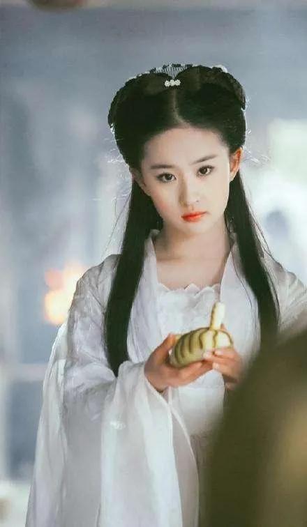 梦见在动物园看见蛇，蛇有很小的也有很大的