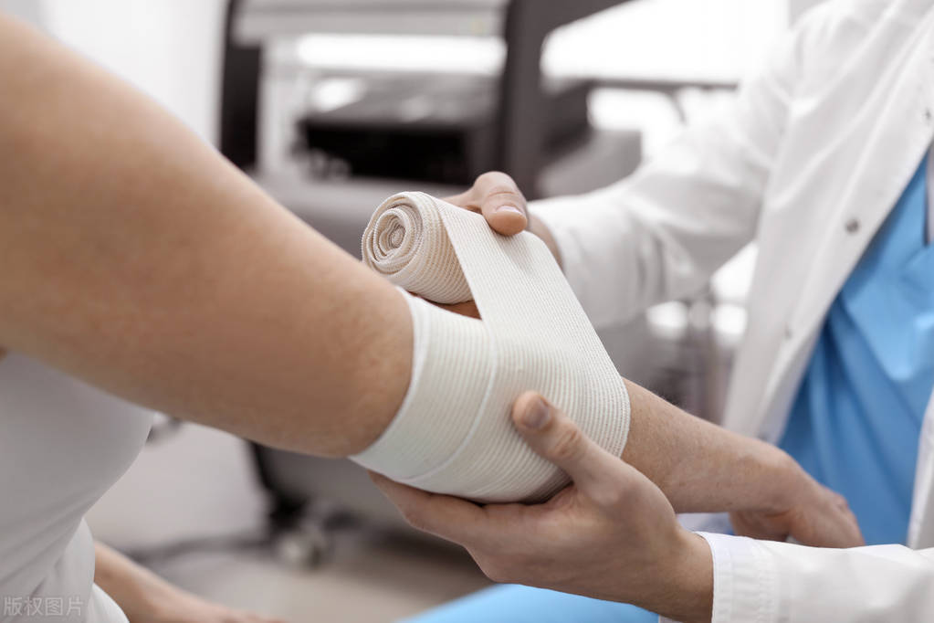 梦见蛇咬小腿，探索梦境背后的深层含义与心理解析