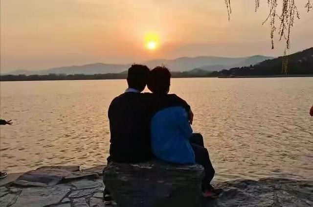 连续4天梦见同一个异性，梦境背后的深层含义与解析