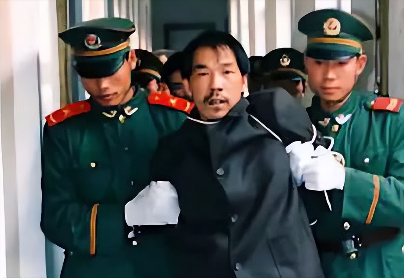 梦中的飞翔与现实的逃亡，解析灾难场景中的独特梦境体验