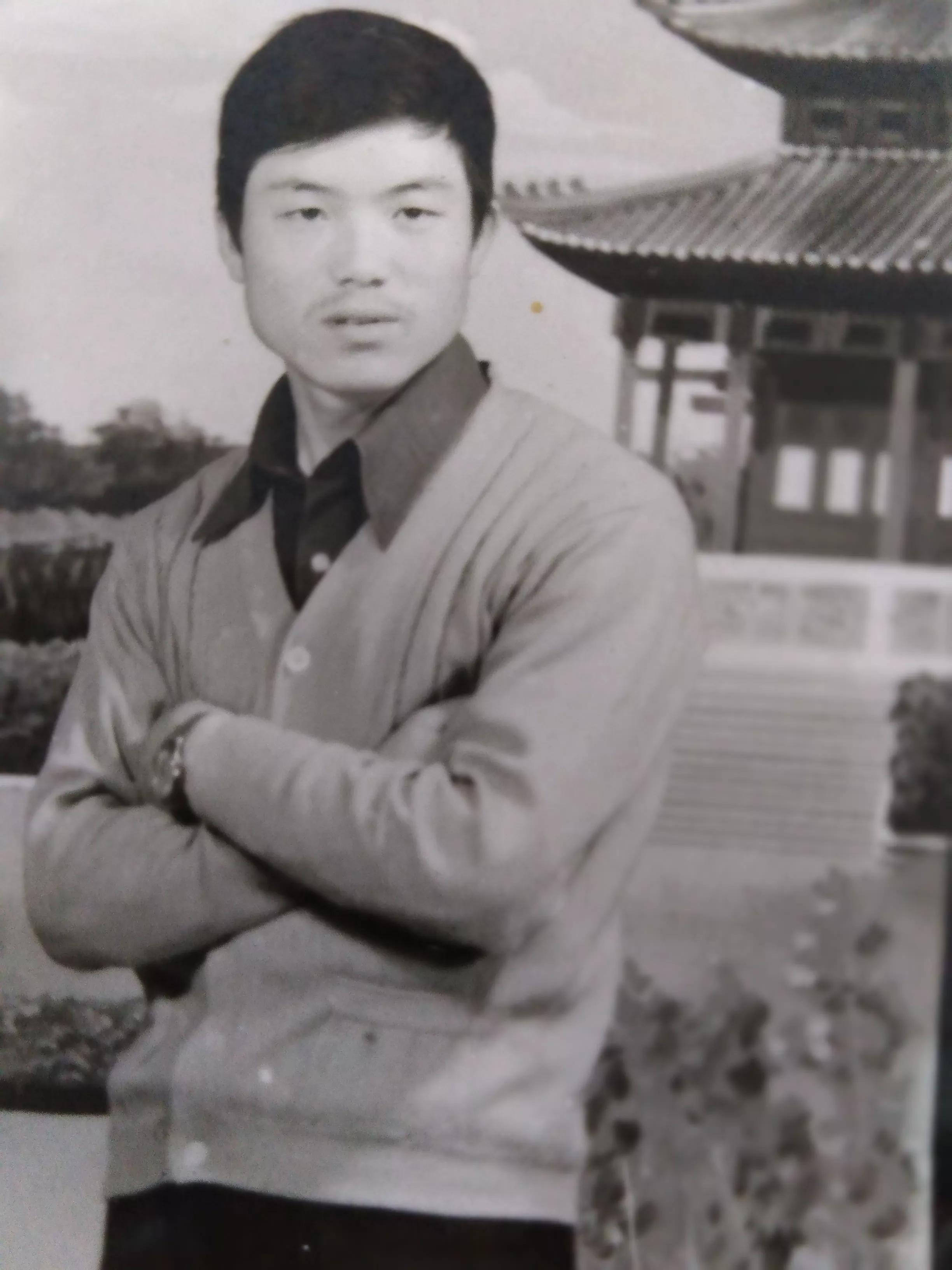 梦回往昔，泪洒心河，梦见死去的亲人再次离世的心理解析
