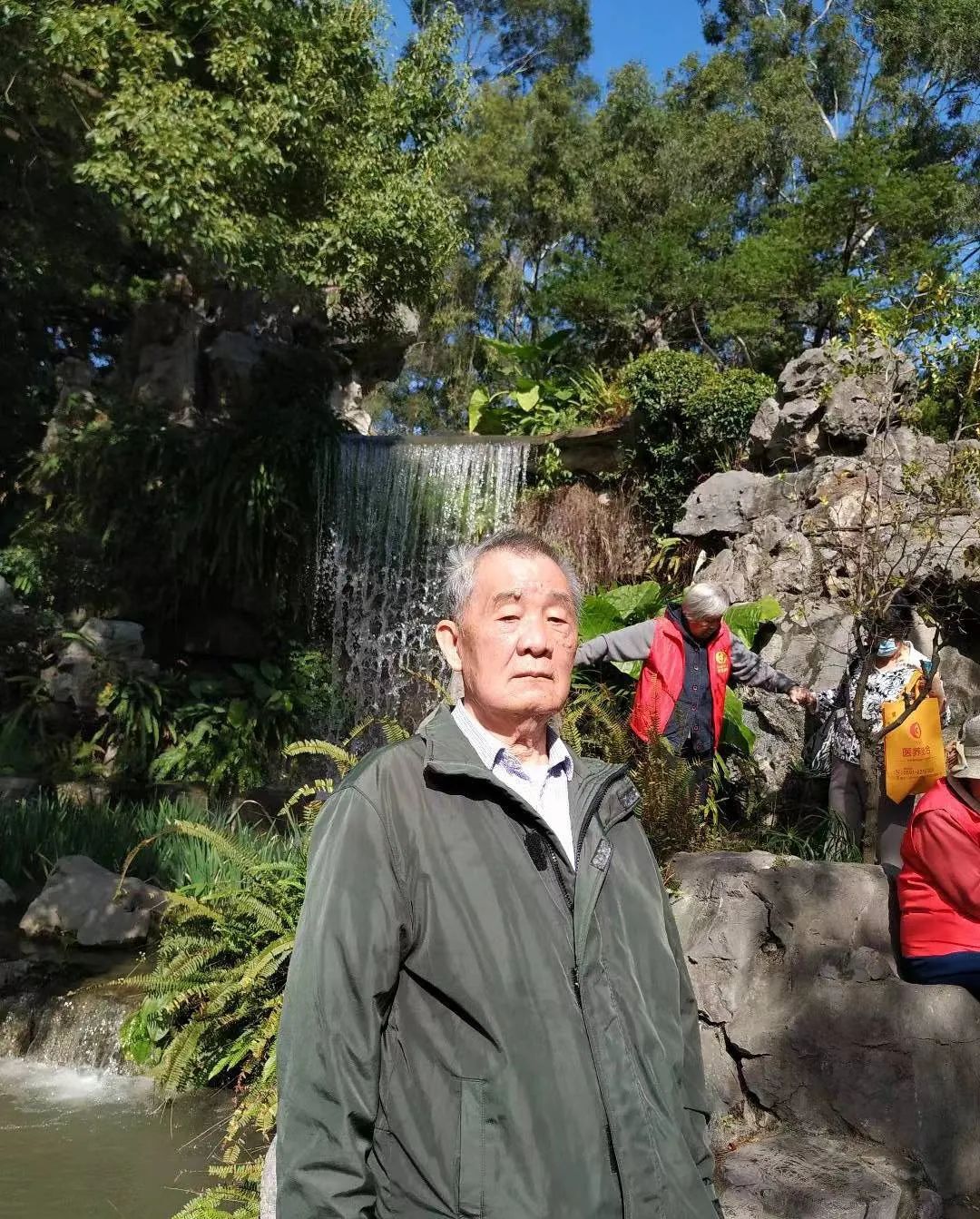 梦回往昔，解读梦见死去的人再次离世的深层含义——以我爷爷的再死之梦为例