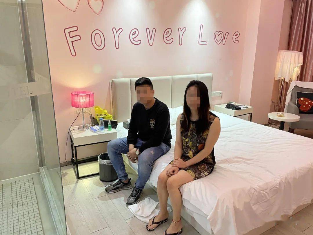 梦境惊魂，解析梦到差点被狼咬惊醒的深层含义