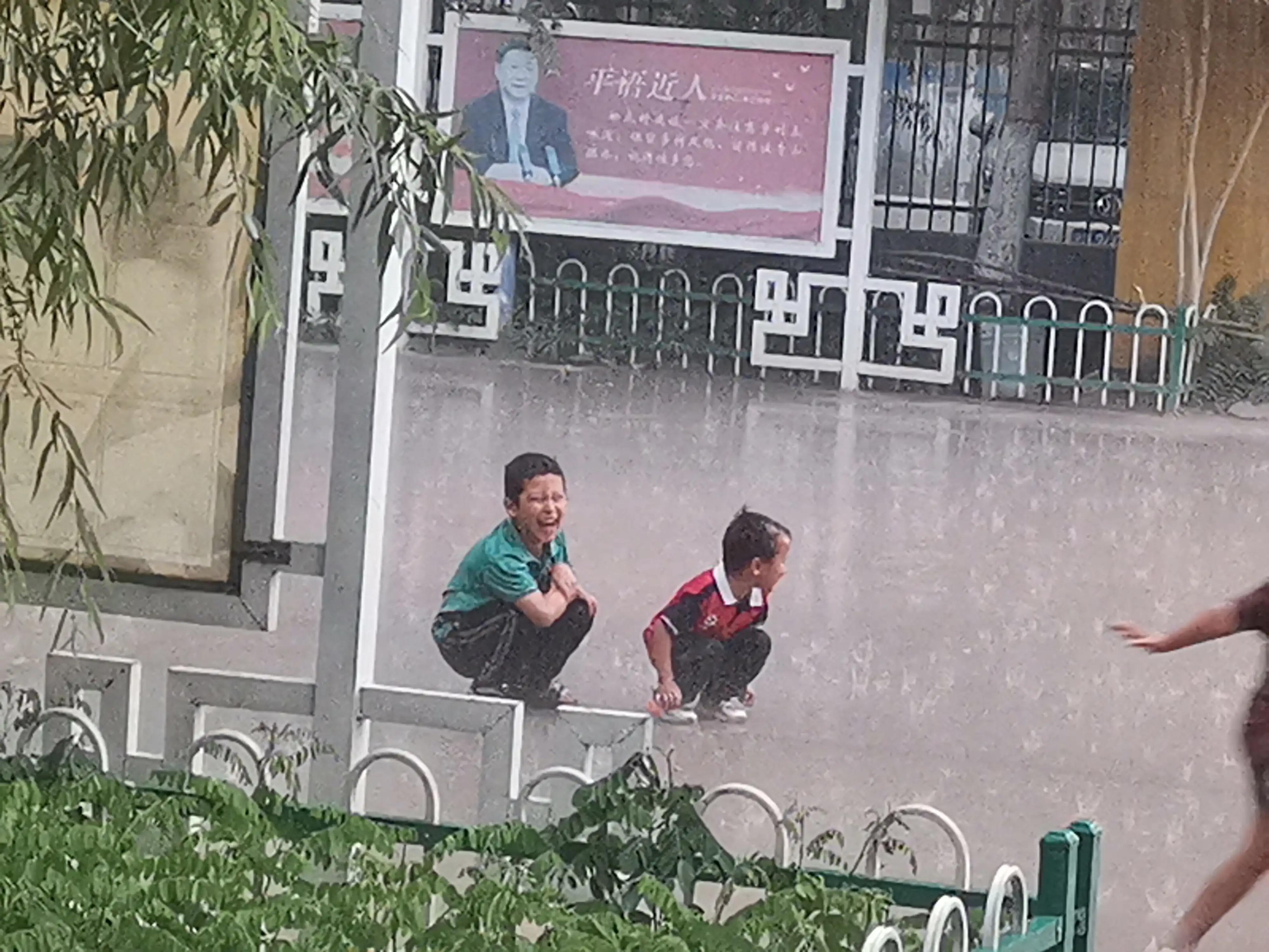 周公解梦，雨中奔跑失鞋又寻回的寓意与启示