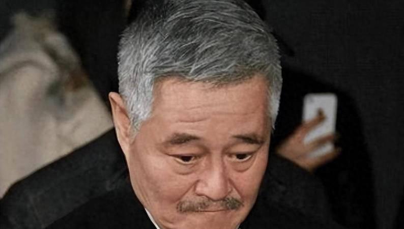 梦到亲人掉下有水的深渊，梦境背后的深层含义与解析