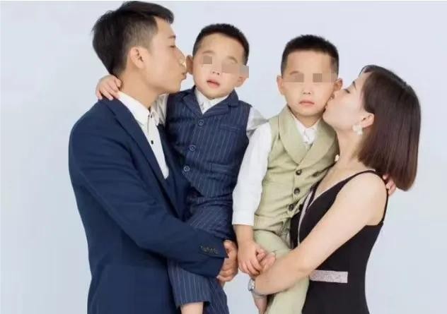 梦境的深层含义，解析梦见爸爸死了躺在棺材里的预兆与心理映射