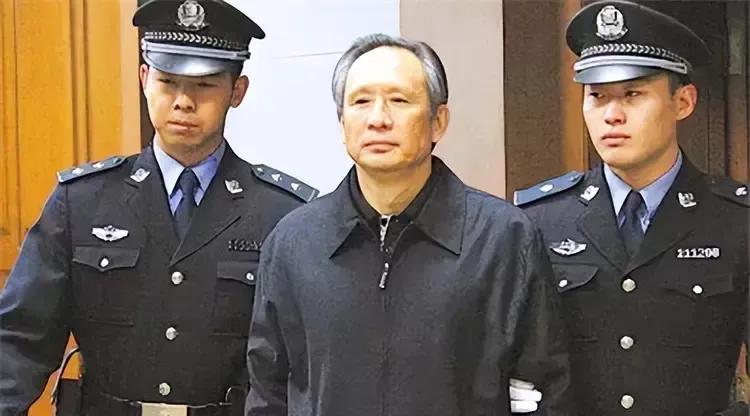 最近经常梦见前男友，前两天唯一一次梦见现在的男朋友，但一梦见却让我心生疑虑