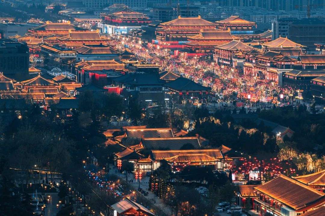 梦回往昔，父亲欲带母亲离去，情感交织的梦境解析