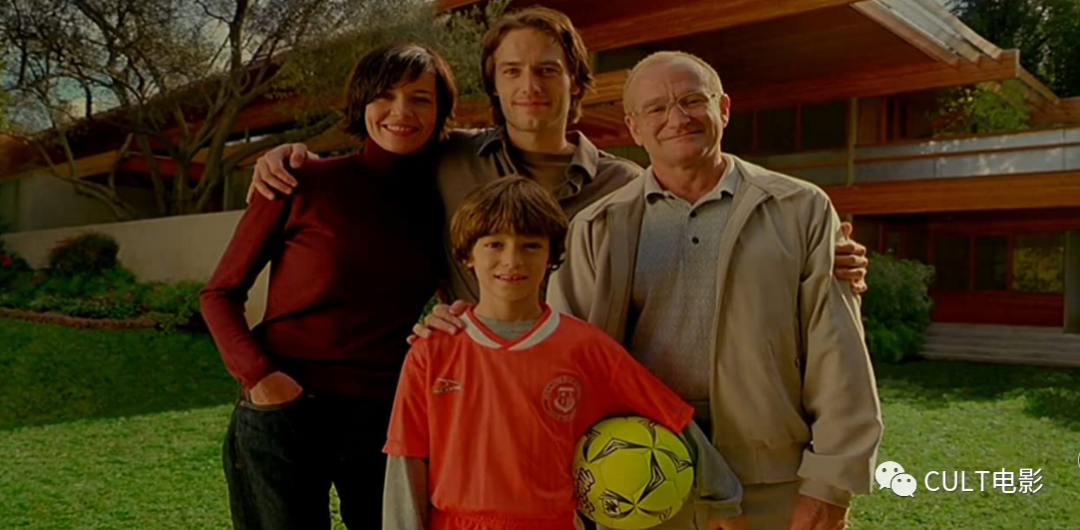 梦境的奇妙转折，从狗的威胁到小男孩的温柔