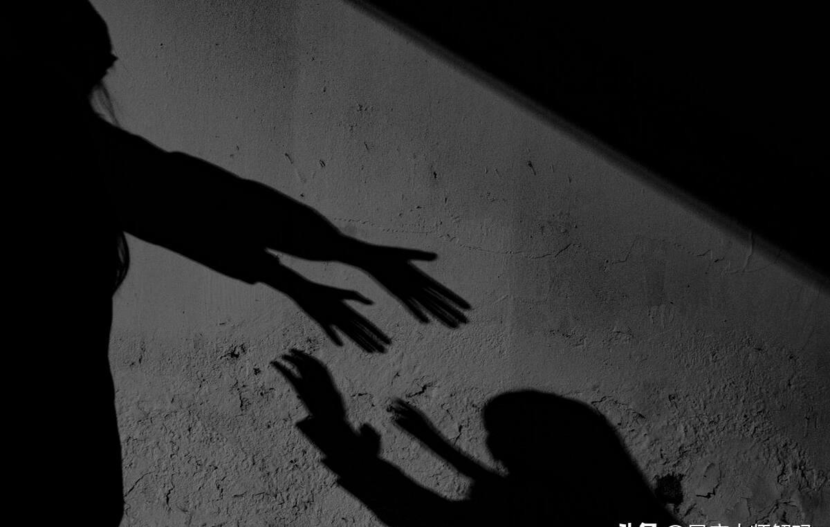 梦境的启示，站在岸边，目睹他人捕获的丰饶——解析梦到站在岸边看到别人抓到了好多鱼